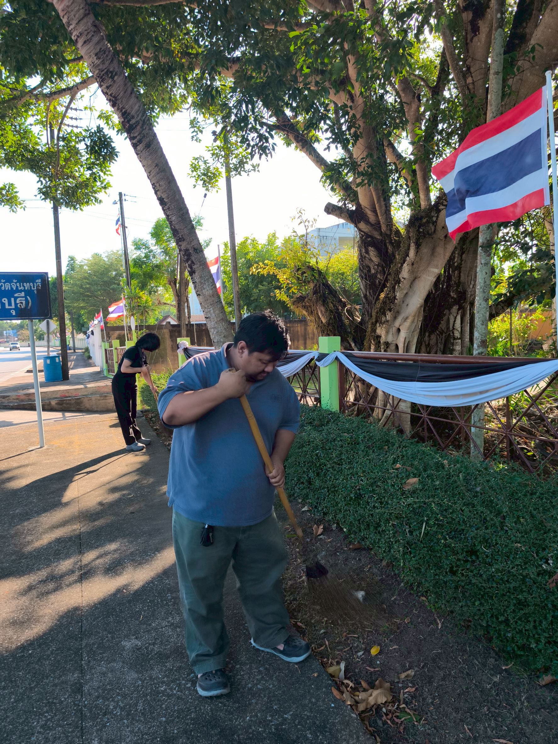 title - ส.ป.ก. จันทบุรี จัดกิจกรรมจิตอาสาบำเพ็ญสาธารณประโยชน์และบำเพ็ญสาธารณกุศล เนื่องในวันคล้ายวันพระบรมราชสมภพ พระบาทสมเด็จพระบรมชนกาธิเบศร มหาภูมิพลอดุลยเดชมหาราช บรมนาถบพิตร และวันพ่อแห่งชาติ 5 ธันวาคม 2568 และกิจกรรมรวมพลังแห่งความภักดี